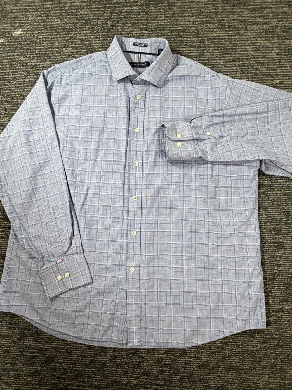 Tommy Hilfiger Men’s Light Blue Plaid Dress Shirt XL Long Sleeve